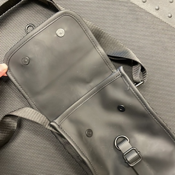 Rains travel Bag - Picture 3 of 7